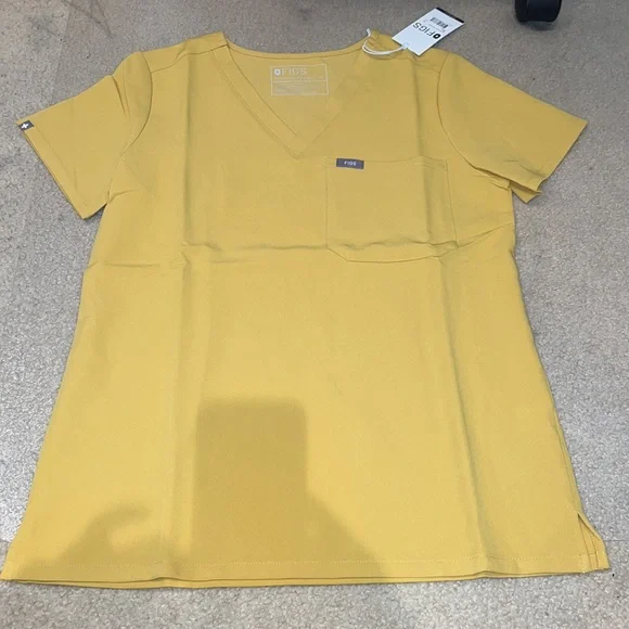 FIGS Scrub Set Catarina Top/ Zamora Jogger Light Gold - Picture 5 of 11